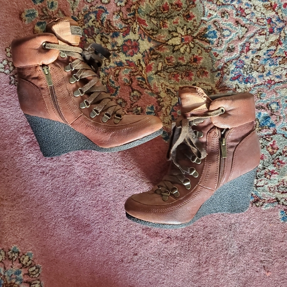 Kenneth Cole wedge booties - Picture 3 of 3